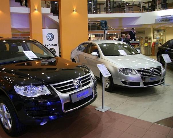 Volkswagen knüpft zur Zeit sein Händlernetz in Russland. Hier ein Blick in den Ausstellungsraum eines neuen Handelsbetriebs in Moskau. Foto: UnitedPictures